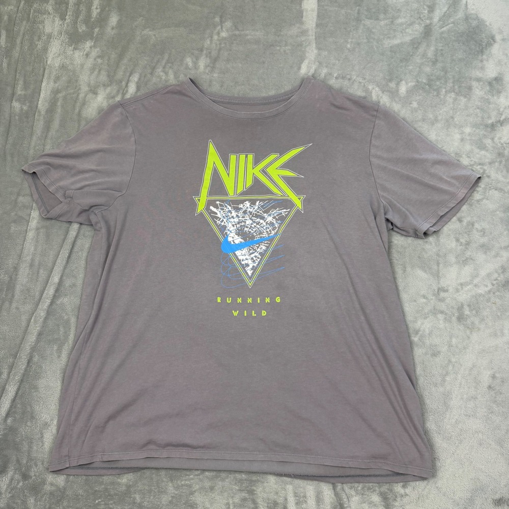 Nike T-Shirt Mens XXL Gray Running Wild World Tour Graphic Dri-FIT Athletic Cut